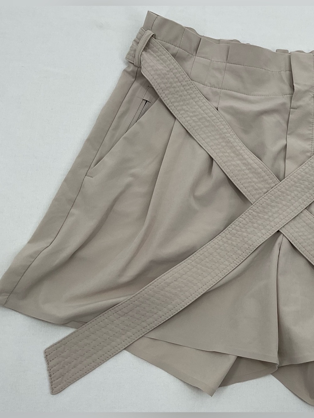 Athleta Skyline Short II Tan Paperbag Waist Tie Belt Travel Hiking Short Size 10